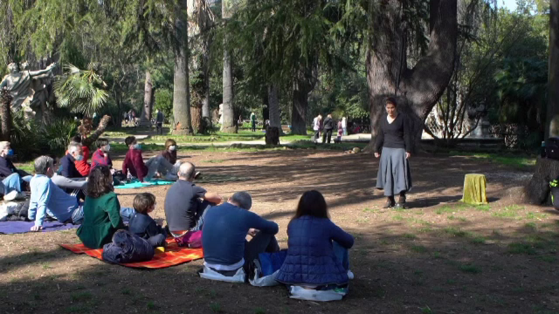 Actorii din Italia au trecut la ”teatro delivery”, după închiderea teatrelor. ”Livrăm hrană pentru suflet”