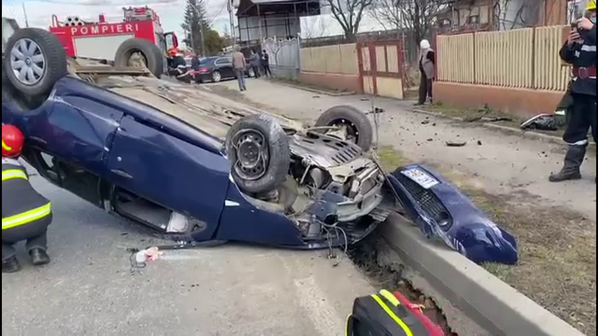 O femeie de 60 de ani s-a răsturnat cu mașina în Găești, după ce ar fi adormit la volan. Ce le-a spus polițiștilor