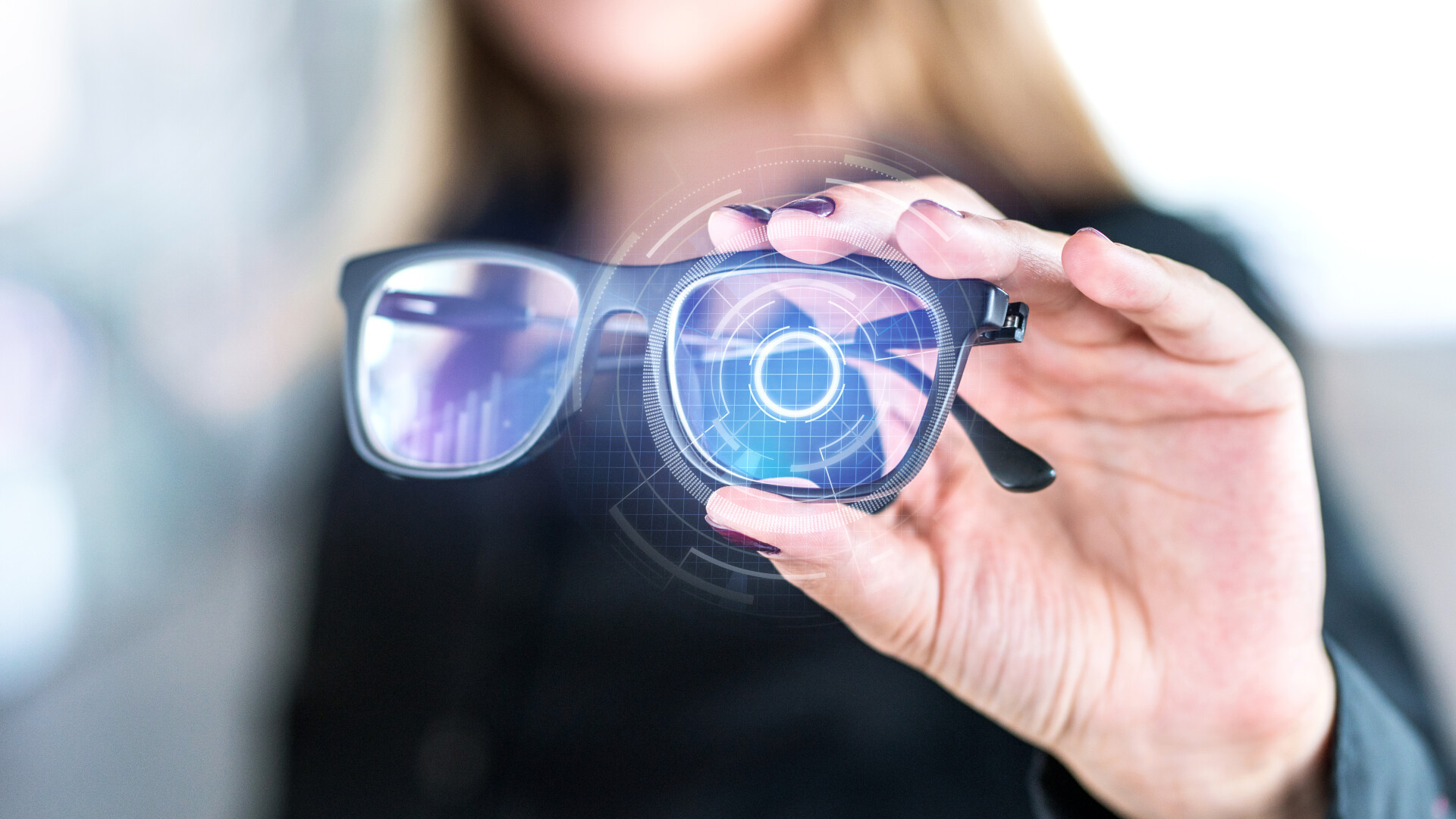 Facebook vrea să dezvolte ochelari inteligenți cu recunoaștere facială. Cum i-ar putea afecta imaginea