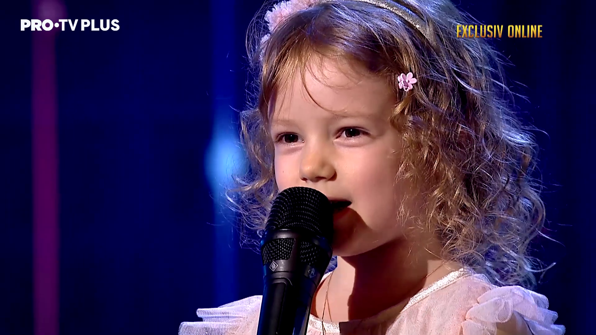 Anastasia Ursu, micuța poetă care a vrăjit juriul „Românii au talent”. Reacţia lui Florin Călinescu