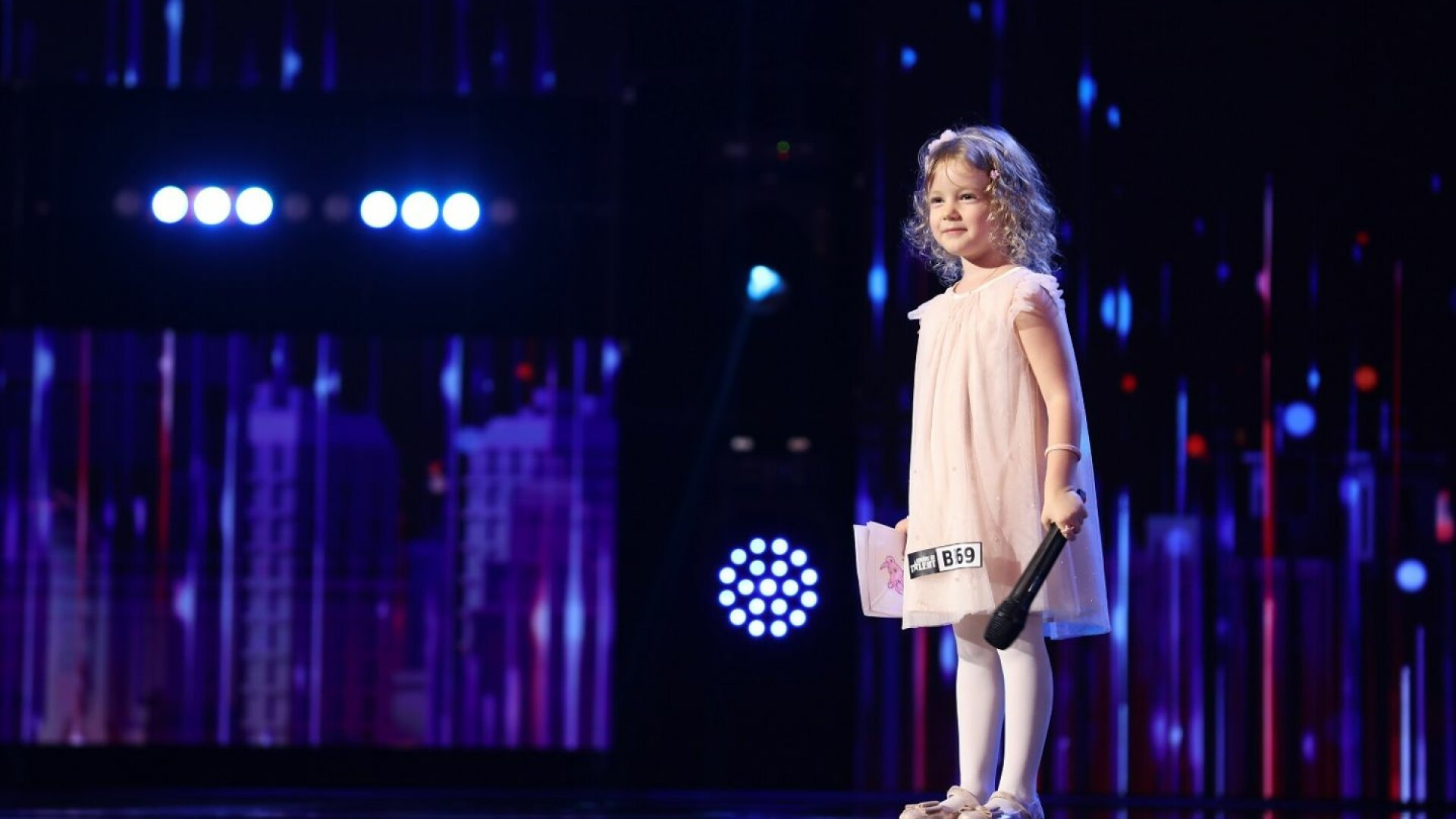 Anastasia Ursu, în vârstă de 4 ani, a topit inimile juraților de la „Românii au talent”. VIDEO cu momentul ei