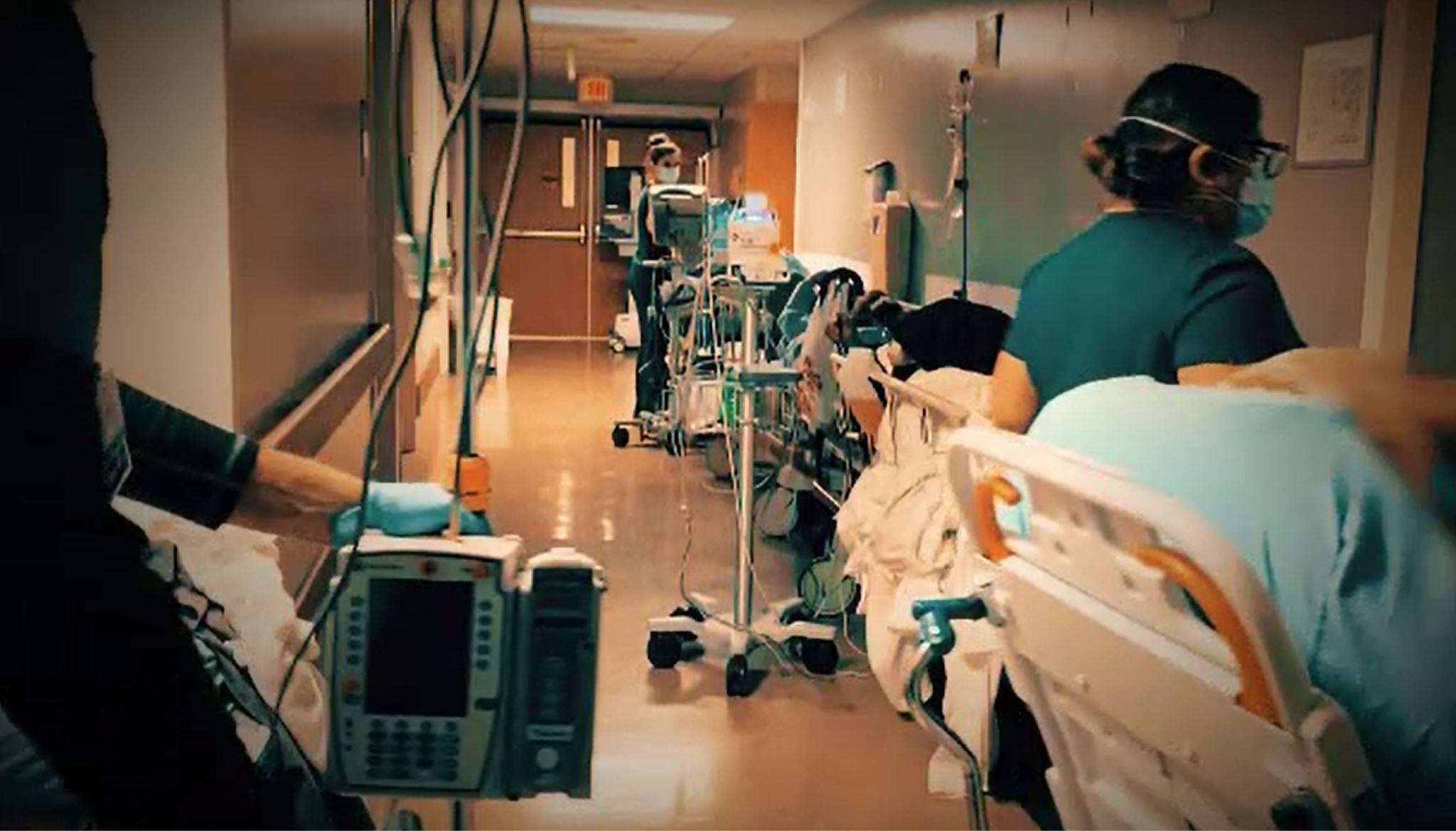 Numărul de noi îmbolnăviri de COVID-19 este în scădere, dar secțiile ATI sunt sufocate