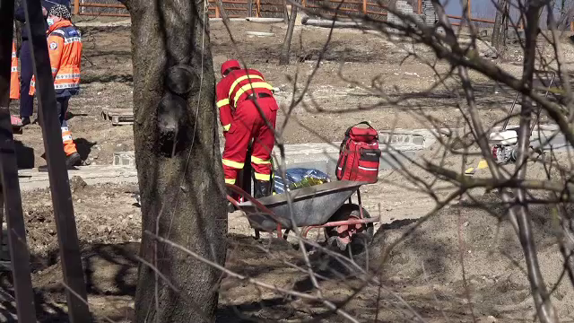 Sfârșit tragic pentru un bărbat de 41 de ani. A murit zdrobit de un utilaj în timp ce lucra la construirea unui gard