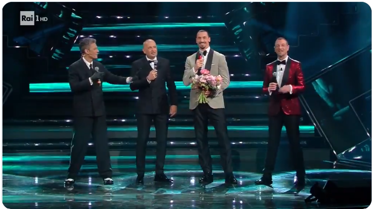 Ibrahimovici, dus de un fan cu motocicleta la Sanremo, după ce maşina i-a rămas blocată în trafic. Suedezul a cântat pe scenă