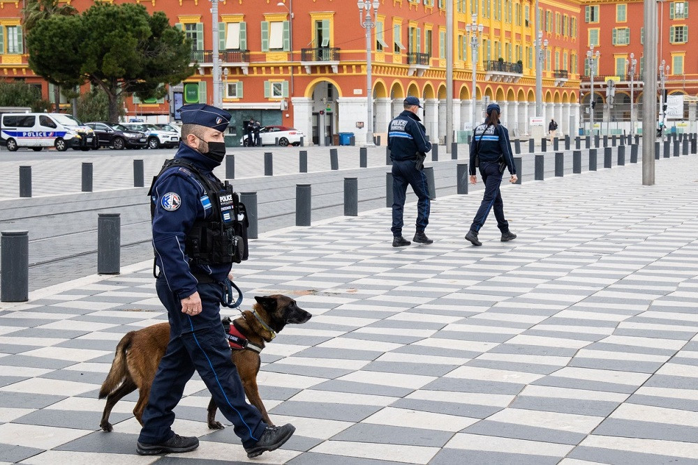 Europa luptă cu valul trei al pandemiei de Covid-19. Tot mai multe țări impun restricții noi