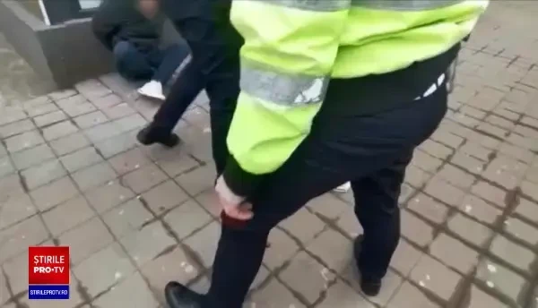 Un bărbat a spart 7 aparate într-o sală de jocuri din Iași. Ce i-a căzut din buzunar când a fost imobilizat