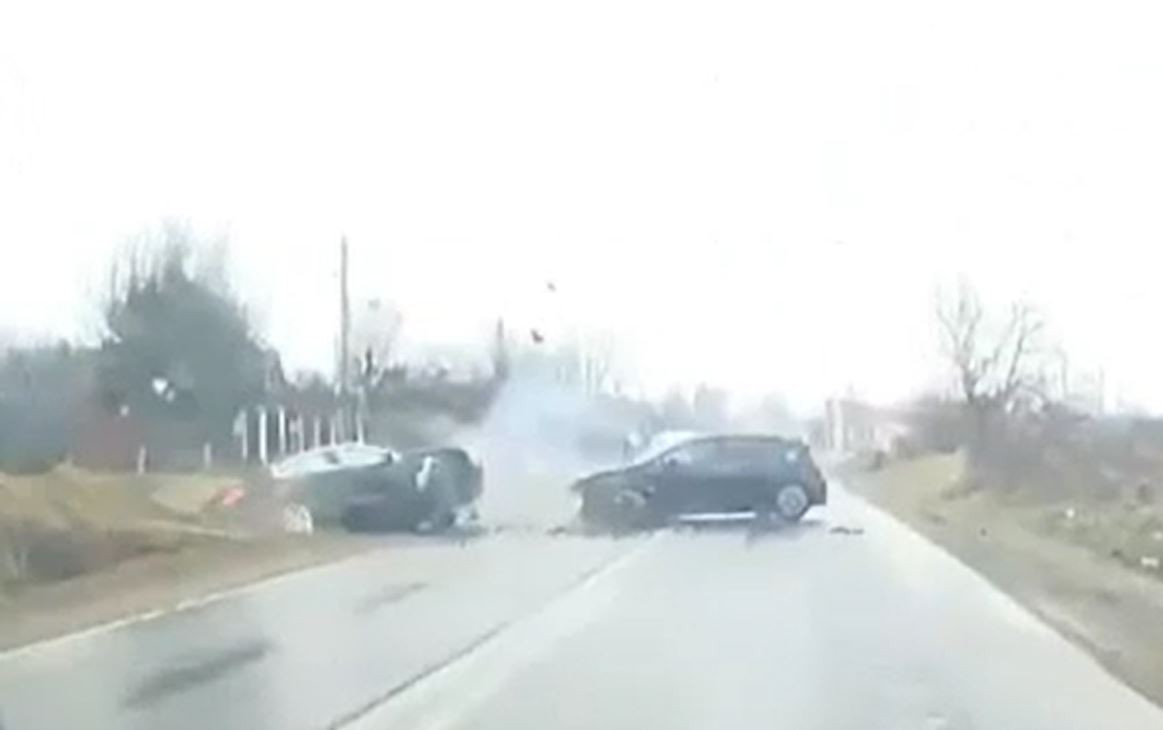 Accident violent pe DN71, din cauza unui bărbat care a intrat pe contrasens