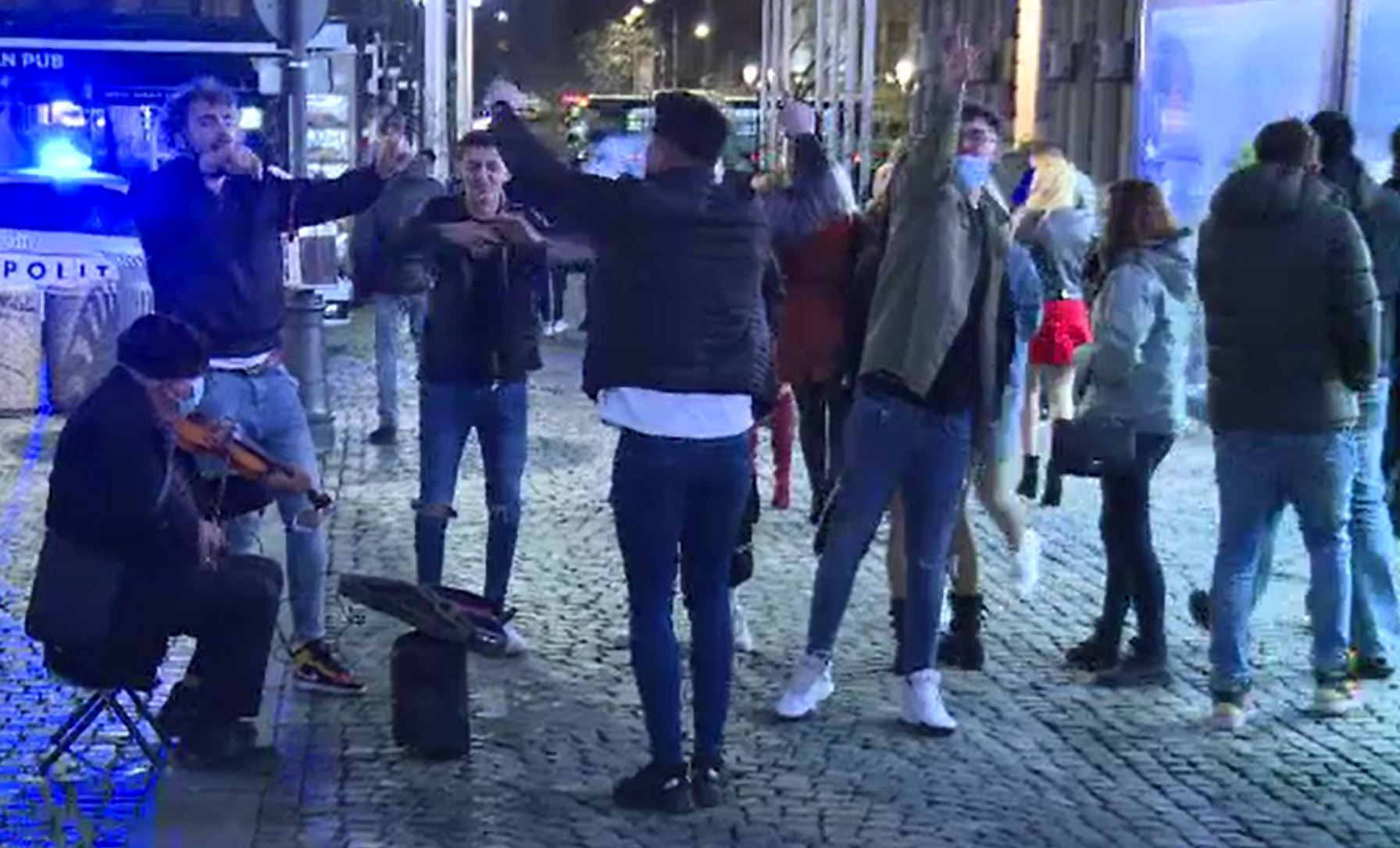 Centrul Vechi al Capitalei, plin chiar și în scenariul roșu. Cum s-au distrat tinerii