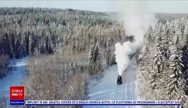 Tren de epocă în nord-vestul Rusiei, tras de o locomotivă cu aburi. Cum arată în interior