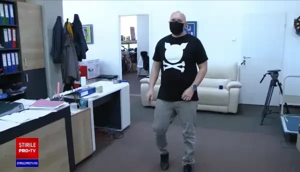 Tot mai mulți tineri suferă emoțional din cauza pandemiei. Medicii le recomandă să facă sport