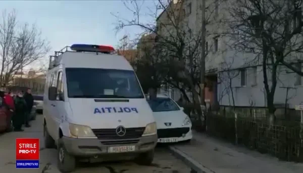 Un bărbat din Iași este acuzat că și-a ucis în bătaie partenera. Ar fi stat o săptămână cu cadavrul în casă