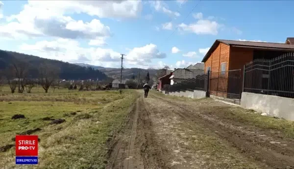 Un bărbat de 50 de ani, găsit într-o baltă de sânge în curtea unei case unde primise adăpost. Cine este principalul suspect