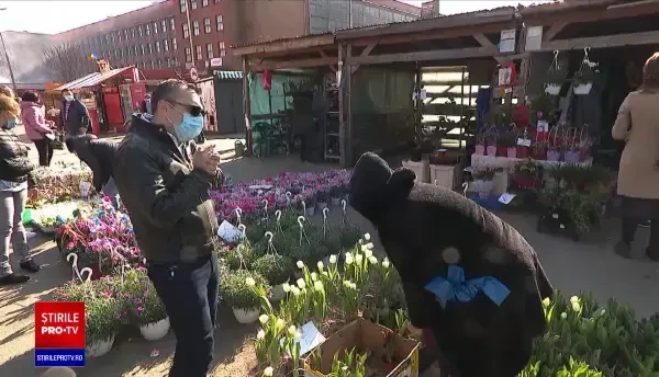 8 Martie în pandemie, cu flori, prăjituri și spectacole online. ”Căutăm mici bucurii în orice”