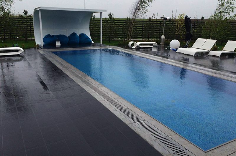 (P) Află dacă poți găsi constructori piscine experimentați în mediul online