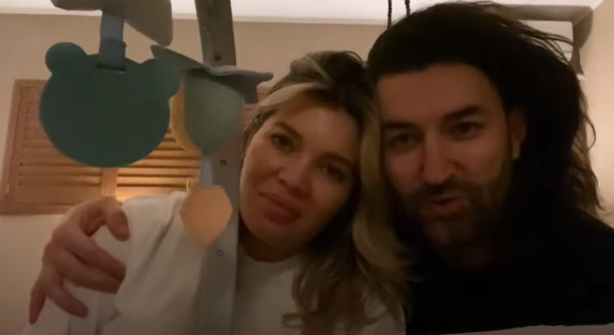 Smiley si Gina Pistol au devenit părinți: „Sunt primele ore din cea mai frumoasă poveste din viețile noastre”