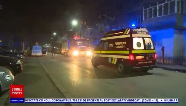 Incendiu violent într-un bloc din Găești. Toți locatarii, evacuați de teama unei explozii