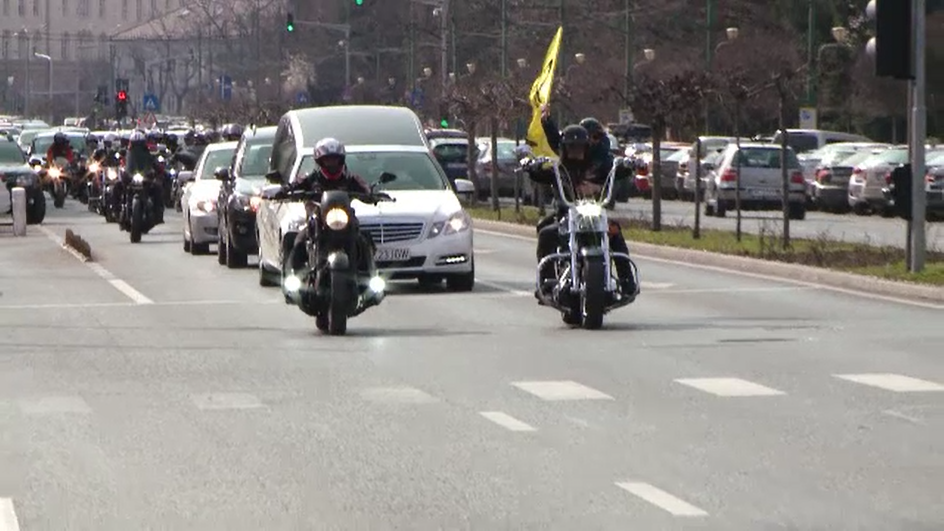 Adi Bărar a fost condus pe ultimul drum. Mașina funerară a fost însoțită de motociclişti
