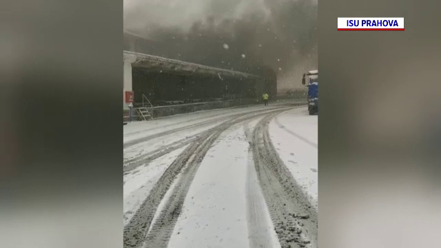 Incendiu uriaș la depozitul unei companii de petrol şi gaze din Prahova. Focul a fost stins după o oră