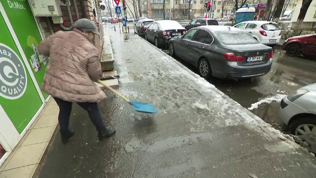 Luna martie a adus în București zăpadă ca la munte. ”Nu mai am încredere până nu văd firul ierbii”