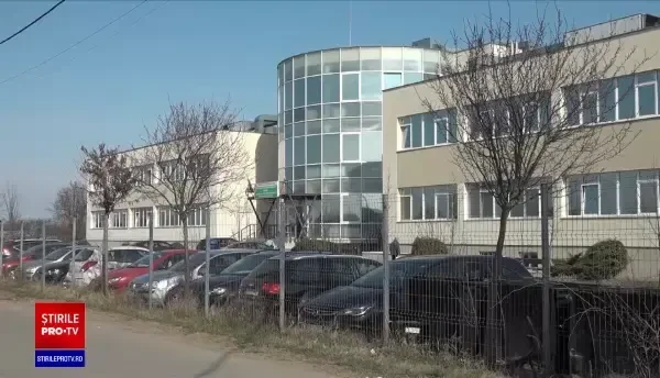 Un pacient Covid de la Spitalul Județean Arad a sărit pe geam de la ATI, cu masca de oxigen pe față. Motivul este incredibil