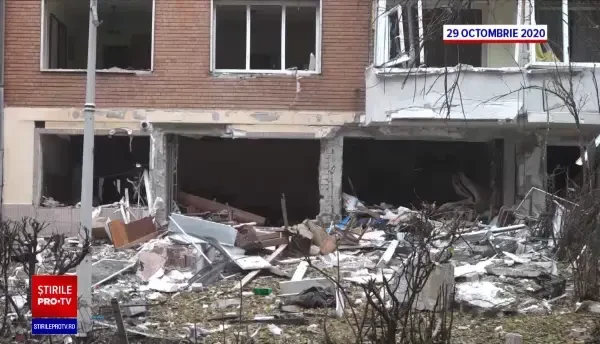Locatarii blocului din Galați afectat de o explozie puternică nu au bani pentru consolidare. Primăria nu poate plăti