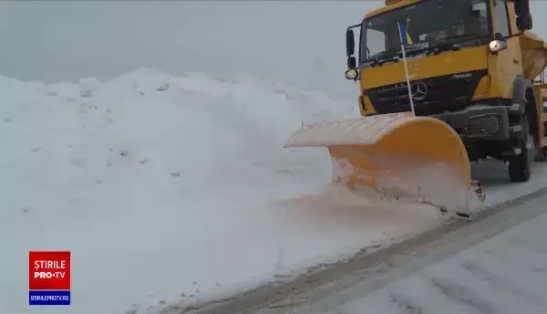 Ninsoarea a adus probleme în țară. Ce drumuri au fost închise