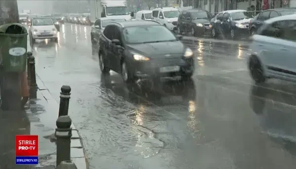 Ministrul mediului le cere românilor să-şi lase măcar vinerea maşinile acasă. Transportul în comun ar putea fi gratuit vineri