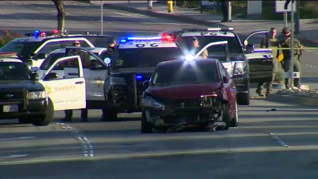 Urmărire ca în filme în Los Angeles, după ce un individ a lovit mașina unui polițist