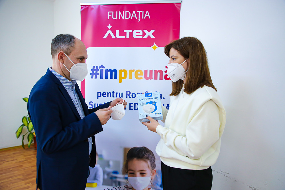 (P)Fundația Altex a livrat către Inspectoratele Școlare Județene toate cele peste 540000 de echipamente de protecție ridicată