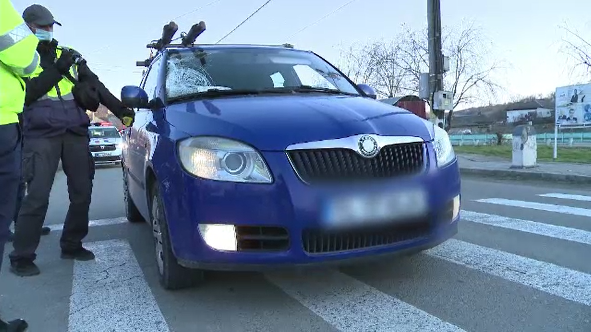 Un bărbat din Tulcea, care era în stare de ebrietate, a intrat într-o mașină care circula regulamentar