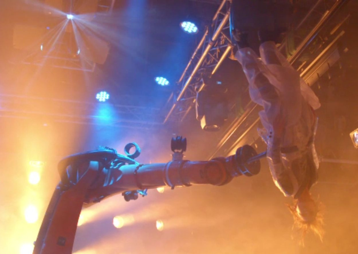 Primul spectacol de teatru din România în care un robot a jucat rolul principal