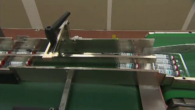 Ce se întâmplă cu vaccinul AstraZeneca în România. Autoritățile anunță ”măsuri de maximă precauție”