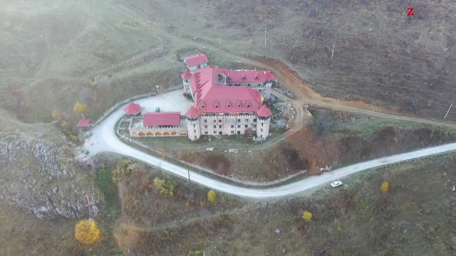 Cât costă să petreci sărbătorile de Paște într-un castel din Transilvania sau în Delta Dunării