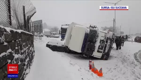 În nordul țării ninsorile încă sunt prezente. Vremea rea a dus la apriția problemelor în trafic