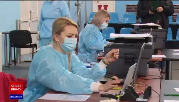 Cum reacționează românii la zvonurile despre vaccinul AstraZeneca. ”Nu îmi e teamă de nimic”