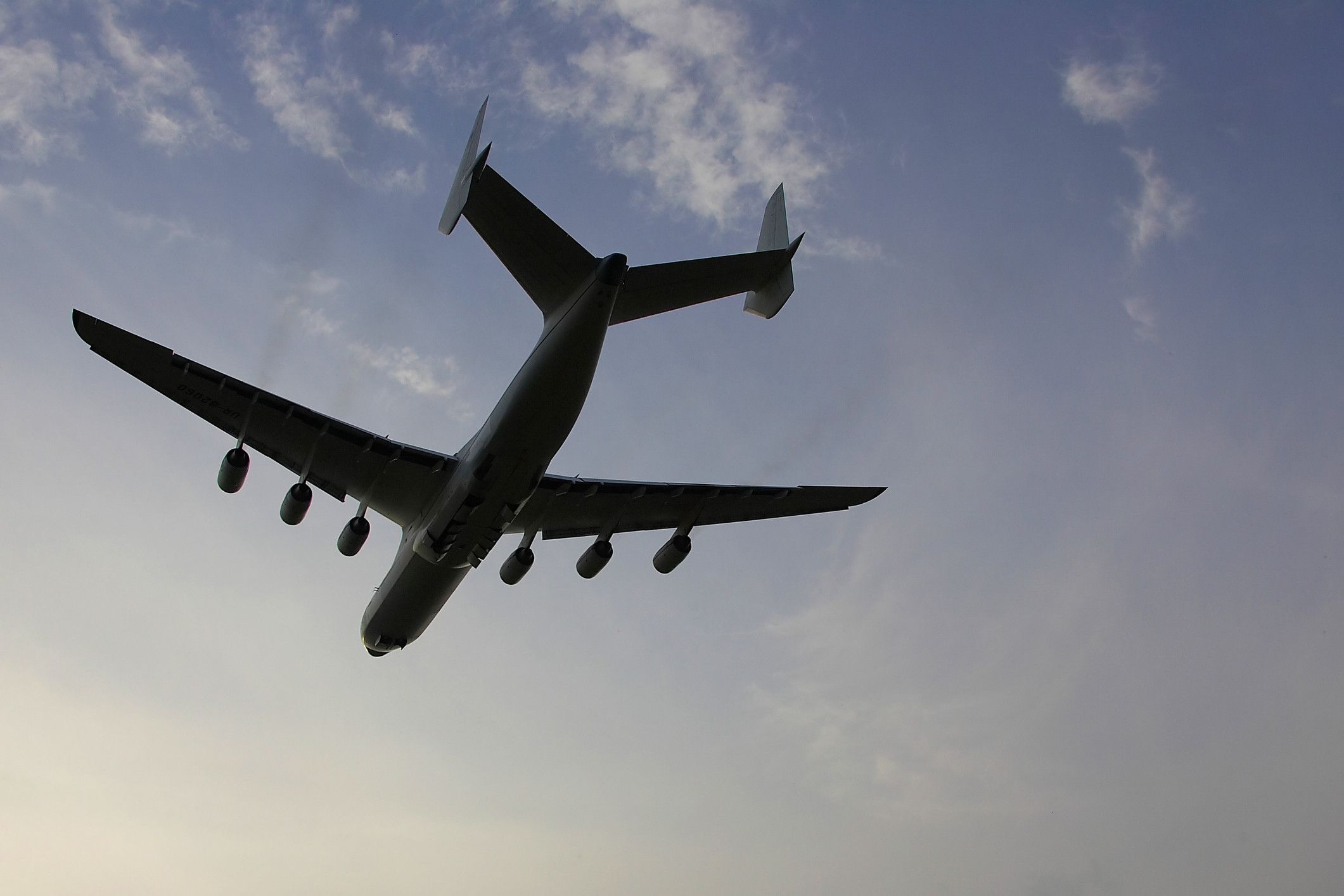 Un avion de transport militar s-a prăbuşit în Kazahstan. Patru persoane au murit