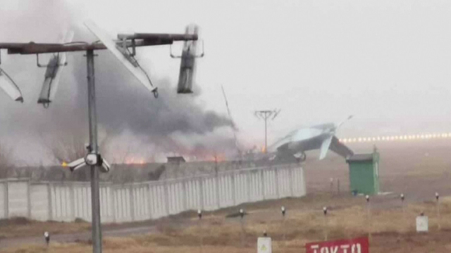 Un avion militar s-a prăbușit în Kazahstan. Patru persoane au murit