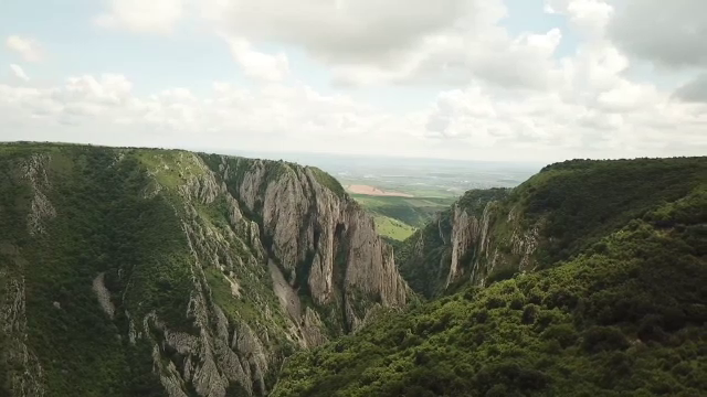 Relaxare și răsfăț în inima Transilvaniei. Cât costă o noapte de cazarea la Cheile Turzii