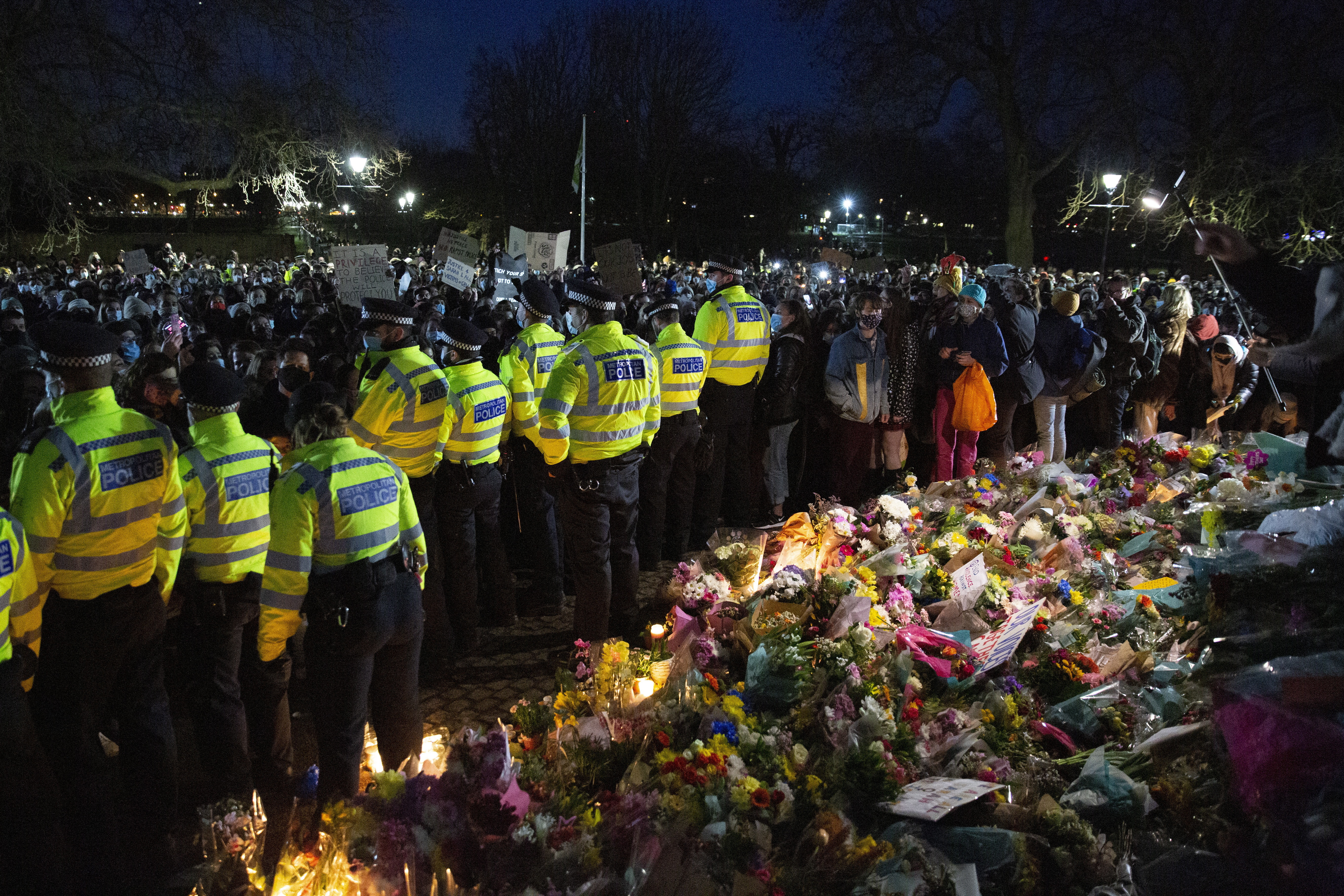Proteste în Marea Britanie, după ce o tânără a fost ucisă de un polițist