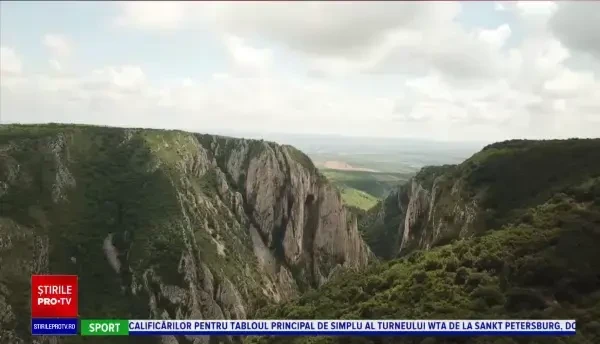 Relaxare și răsfăț în inima Transilvaniei. Cât costă o noapte de cazarea la Cheile Turzii