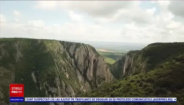 Relaxare și răsfăț în inima Transilvaniei. Cât costă o noapte de cazarea la Cheile Turzii