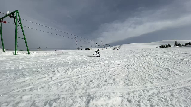 Stațiunea Straja, un colț de Rai pentru iubitorii sporturilor de iarnă, plină de turiști în weekend