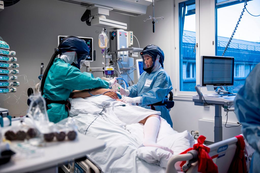 Raport: Amânarea plasării în carantină a Marii Britanii în decembrie a cauzat 27.000 de morţi din cauza covid-19