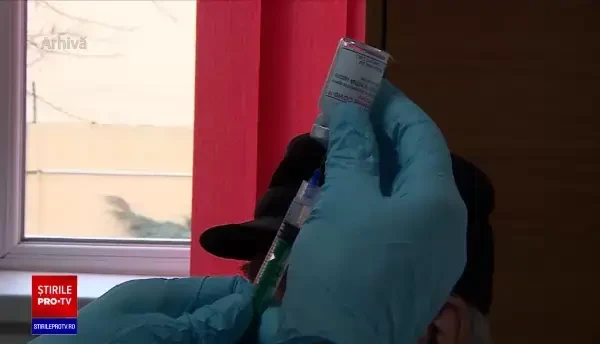 Cadre medicale din toată țara amenință că nu vor mai administra vaccinuri anti-COVID, pentru că nu își primesc banii