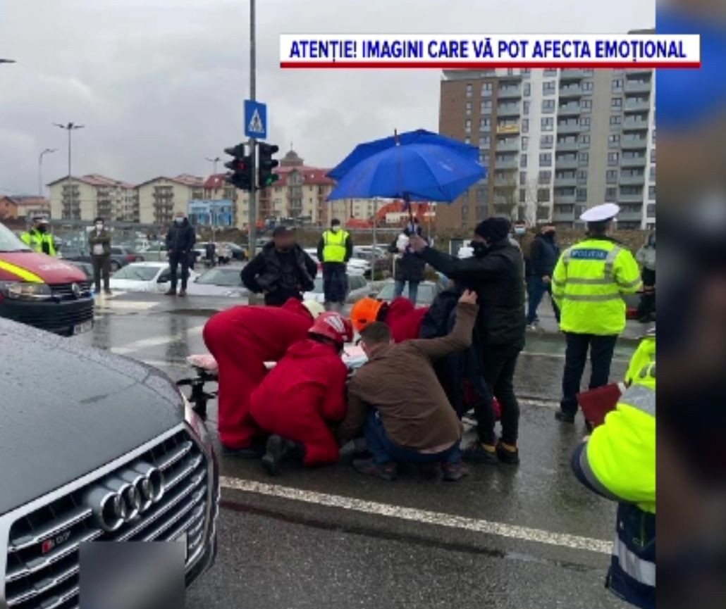 Accident teribil în Cluj-Napoca. Două tinere au fost lovite de o mașină pe trecerea de pietoni