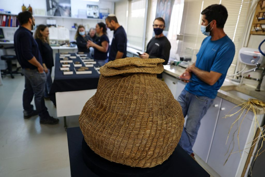 Israelul a anunţat descoperirea unui manuscris biblic cu o vechime de 2.000 de ani