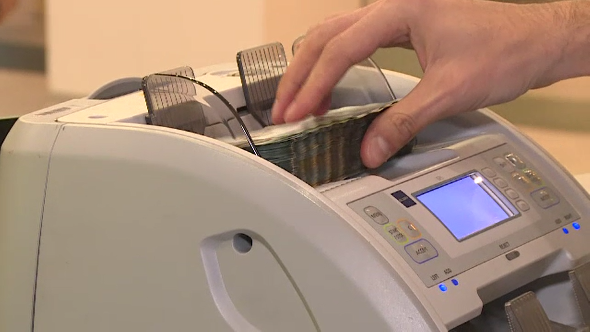 Primarul Sectorului 6 anunţă că mai multe taxe se pot achita de miercuri pe Ghiseul.ro