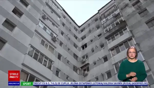 O femeie din Bârlad a murit, după ce a căzut de la etajul 7 al unui bloc. Părinții au găsit un mesaj de adio