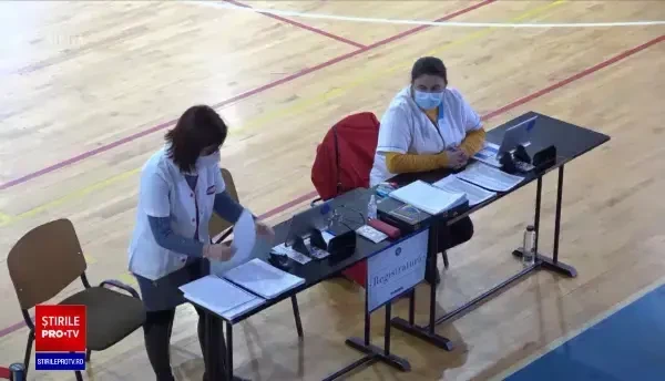 Problema întâmpinată de un tânăr care a fost vaccinat din greșeală și cu Pfizer și cu Moderna. Reacția CNCAV