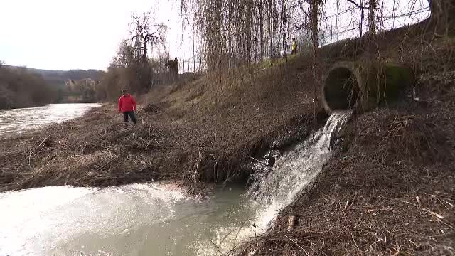 apa trece, mizeria ramane